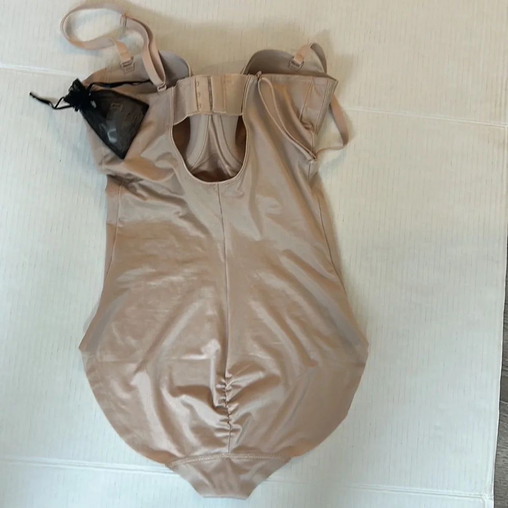 NWOT SPANX Suit Your Fancy Strapless Cupped Panty
Bodysuit L_16